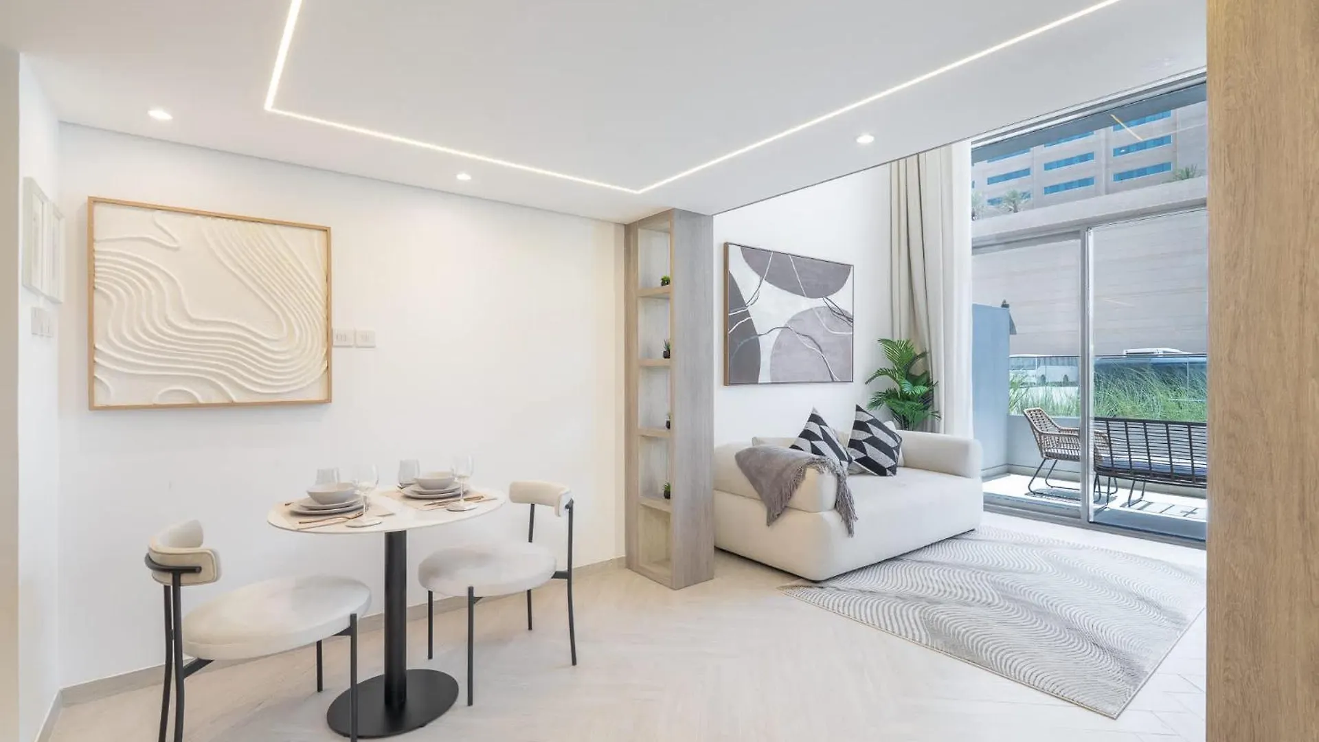Appartamento Chic Loft Studio In Jvc Sleeps 2 With Rooftop Pool Dubai Emirati Arabi Uniti