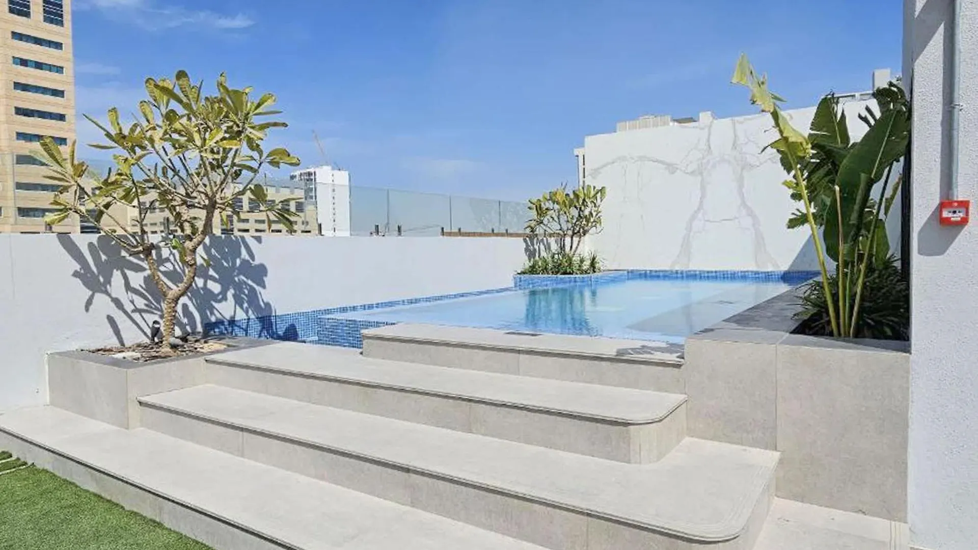 Chic Loft Studio In Jvc Sleeps 2 With Rooftop Pool Dubai