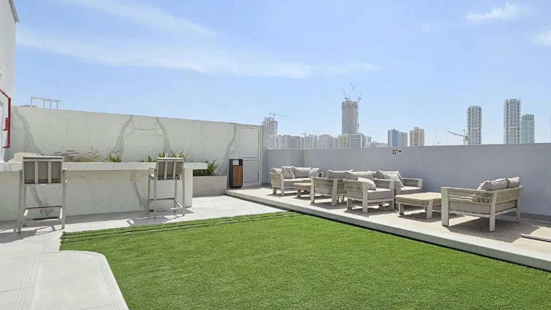 Apartment Chic Loft Studio In Jvc Sleeps 2 With Rooftop Pool Dubai