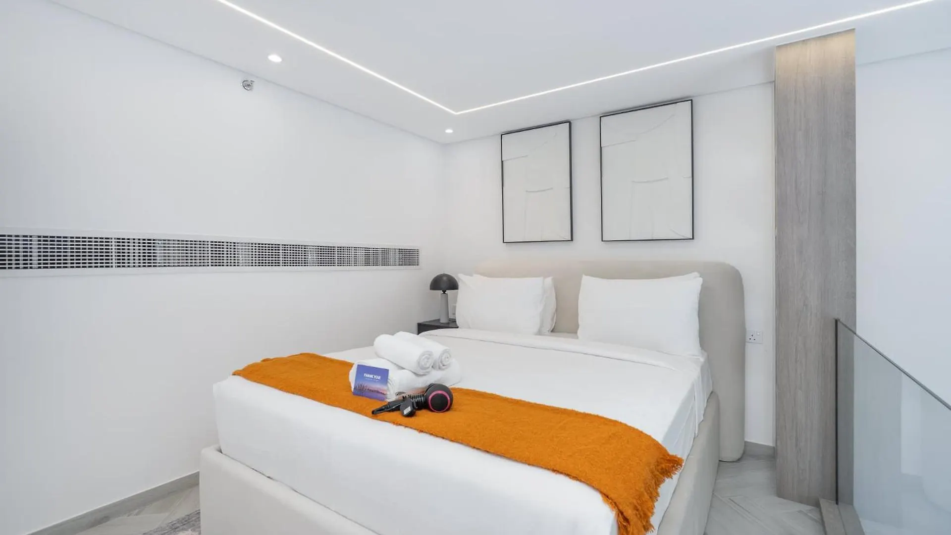 Chic Loft Studio In Jvc Sleeps 2 With Rooftop Pool Dubai 0*,  United Arab Emirates