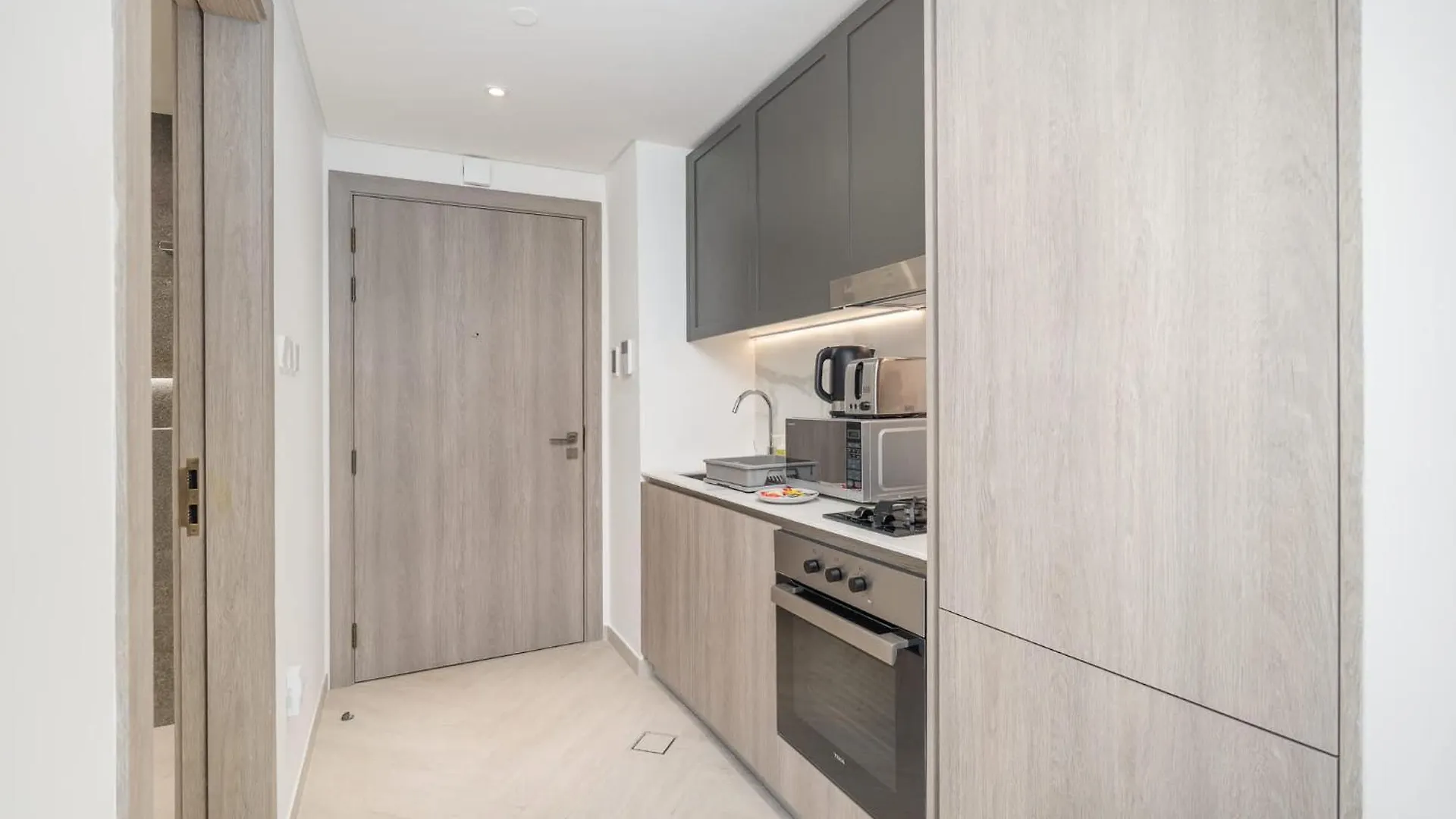 Chic Loft Studio In Jvc Sleeps 2 With Rooftop Pool Dubai United Arab Emirates
