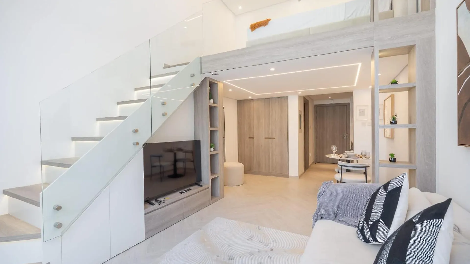 Chic Loft Studio In Jvc Sleeps 2 With Rooftop Pool Dubai 0*,